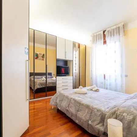Stazione Centrale-centro, Spazioso E Elegante Apt Lägenhet *